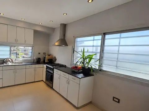 Depto Tipo Casa en Venta en Bernal, USD 147.000