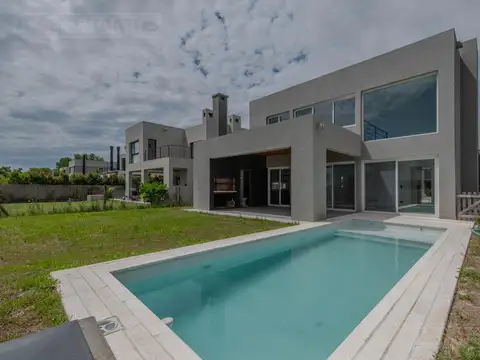 Casa a estrenar, con 3 dormitorios en venta  en Vila Marina II