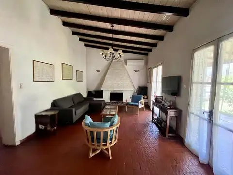 Casa 3 ambientes con 2 baños