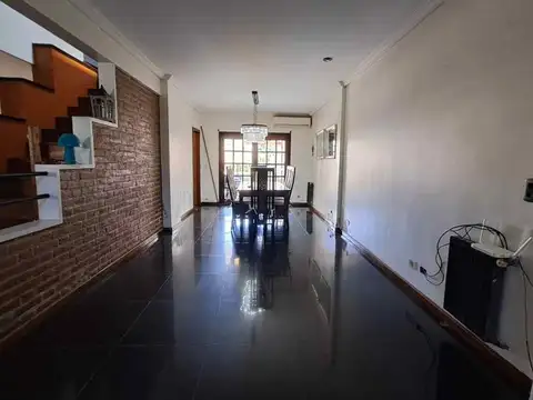 Casa 4 ambientes con 3 baños