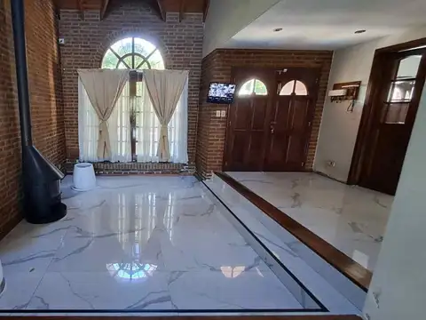 venta casa 4 ambientes con jardín quincho y pileta
