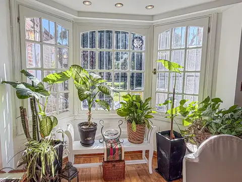 Casa en venta en Martinez con jardín y pileta.