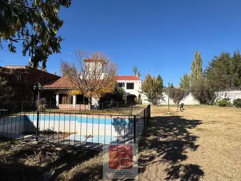 Casa en Venta en Godoy Cruz, USD 320.000