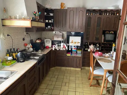 Casa en Venta con 3 cocheras