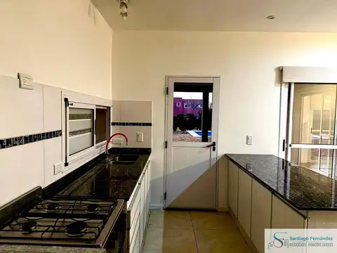 Casa 4 ambientes con 3 baños