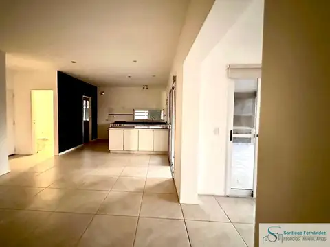 Casa en Alquiler con 1 cochera