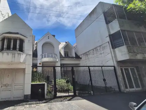 VENTA CASA A REFACCIONAR (APTA INSTITUCION)