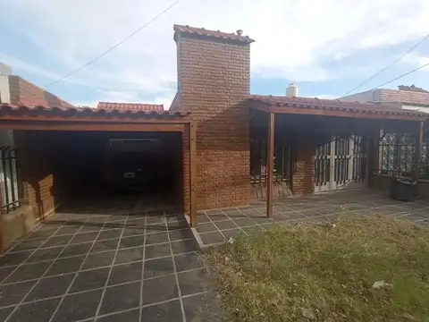 CASA EN VENTA 4 Hab. Bº POETA LUGONES