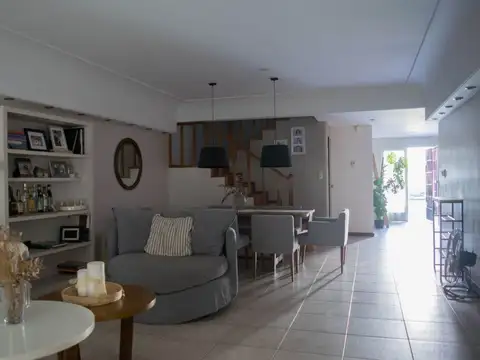 Casa 6 ambientes con 3 baños