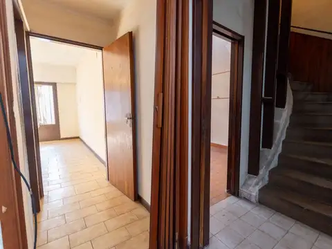 Casa 14 ambientes con 2 baños