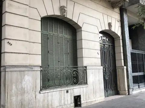VENTA Propiedad en planta baja de 2 dormitorios con cochera Pellegrini 837 Rosario