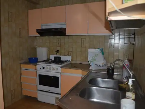 VENTA Propiedad en planta baja de 2 dormitorios con cochera Pellegrini 837 Rosario