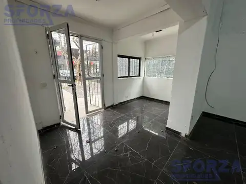 Casa en Alquiler con 4 cocheras