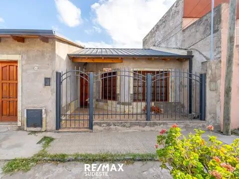 Casa 6 ambientes con 2 baños