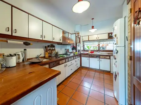 Casa 7 ambientes con 3 baños