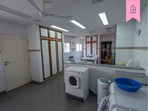 Casa 11 ambientes con 6 baños