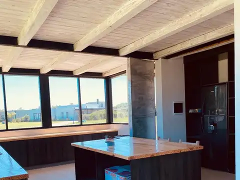 Casa en Venta con 4 cocheras
