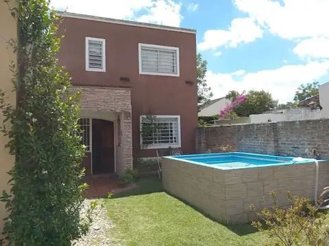 Casa 5 ambientes con 2 baños