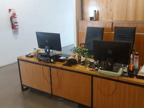 Oficina Monoambiente con 4 baños