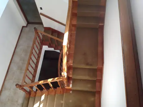 IMPONENTE PH TIPO CASA. APTO VARIOS RUBOS. TIGRE LINIERS 456.