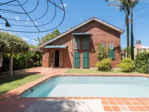 CASA QUINTA EN VENTA CON ESTILO ARQUITECTONICO