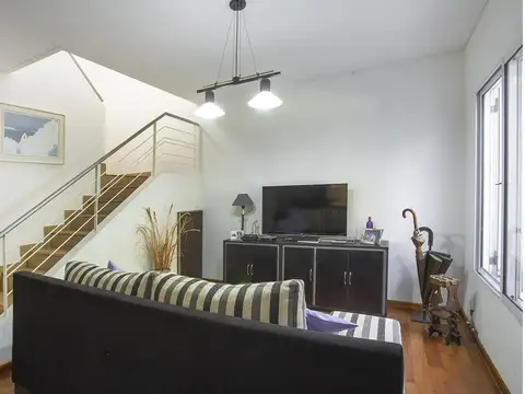 DUPLEX TRES AMBIENTES CON COCHERA! OPORTUNIDAD 