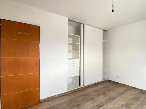 -SUPER LUMINOSO- DEPARTAMENTO EN PLANTA ALTA