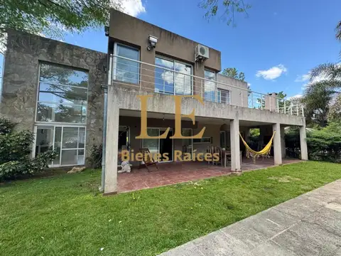 Casa en Alquiler con 5 cocheras