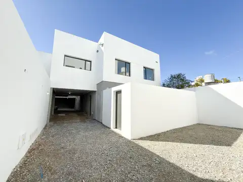 Hipólito Yrigoyen 900