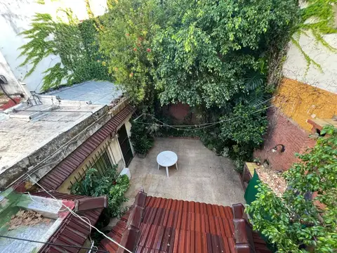 CASA 5 AMBIENTES VENTA FLORES CON PATIO