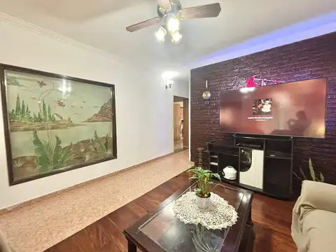 Casa 5 ambientes con 2 baños