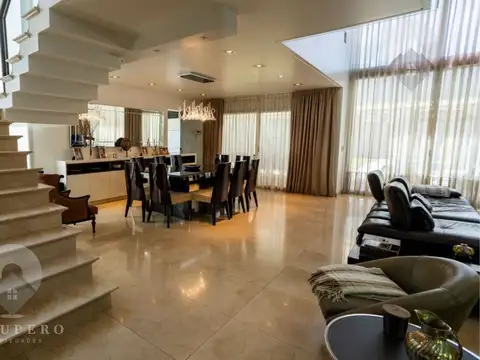 Casa 5 ambientes con 6 baños