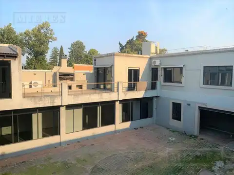 Oficina Monoambiente con 4 baños