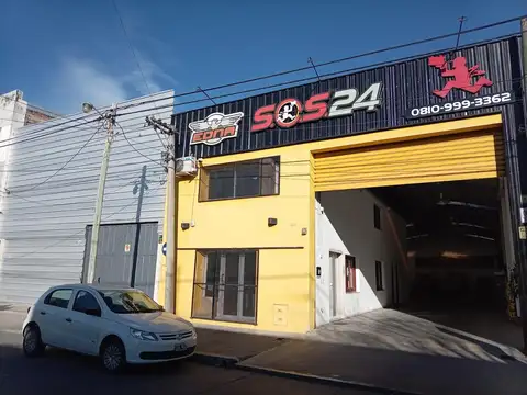 Galpon y oficinas en calle Chacabuco al 200