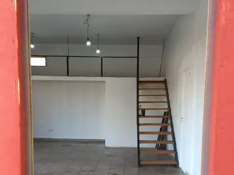 Local en Alquiler en Gregorio de Laferrere, $ 350.000