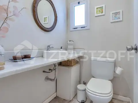Casa en Venta con 4 cocheras