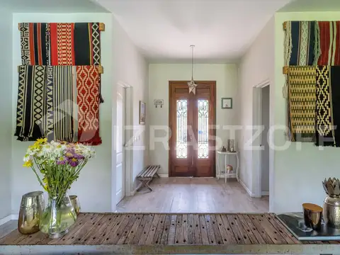Casa 5 ambientes con 2 baños