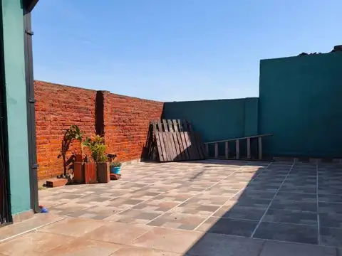 Imponente PH, entrada independiente. Patio exclusivo. Balcón