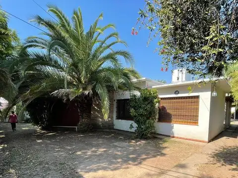 CASA EN VENTA EN GONNET - 3 DORMITORIOS - PARQUE y PILETA