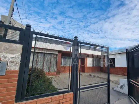 CASA 3 DORMITORIOS BARRIO ROCA