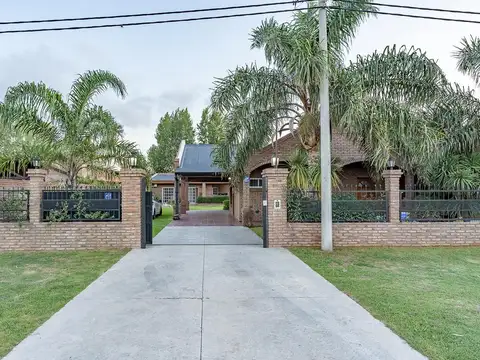 Casa en Funes 3 Dormitorios Av. Fuerzas Aereas excelente ubicación apto comercial