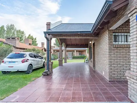 Casa en Venta con 2 cocheras