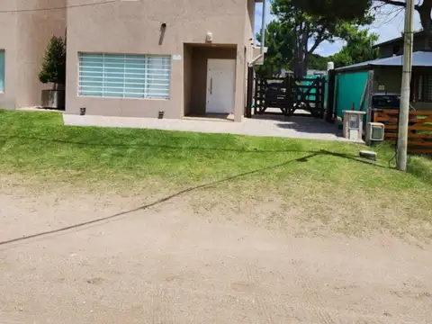 Dúplex en venta de 3 dormitorios c/ cochera en Las Gaviotas