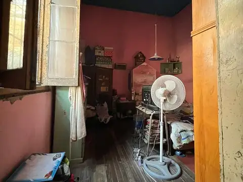 Casa 8 ambientes con 2 baños