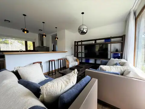 Casa en Alquiler con 1 cochera