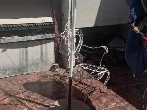 Muy amplia y cómoda casa en PH, al frente con cochera, Morón Sur