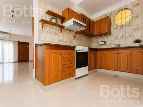 Casa 5 ambientes con 1 baño
