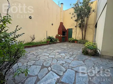 Casa en Venta- 5 amb -cochera 3 autos- patio- parrilla- terraza- A 5 cuadras de Plaza Irlanda