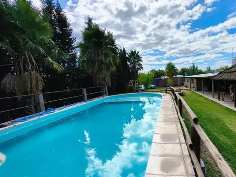 Casa 2 Dormitorios con Pileta y Quincho en Colonia Segovia | 1.500 m² de Terreno | Amplio Parque