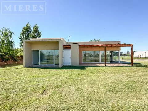 Casa en alquiler anual  en area 1 San Sebastian, Loma Verde